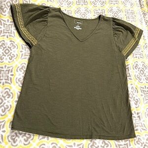 Green shirt with yellow embroidered short sleeves - embroidery - small